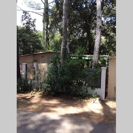 Holiday home Cabanon A Sur Au Coeur De Portissol. *